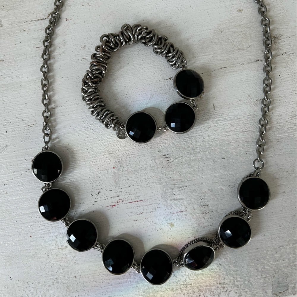 Vera Wang simple & sassy black & silver necklace & bracelet big glass gemstones